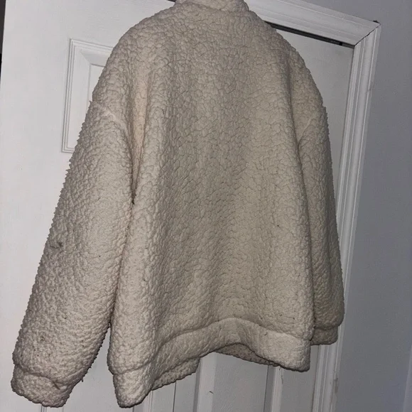 Cozy White Sherpa Jacket cream zip front me Jane brand like new - Picture 13 of 14